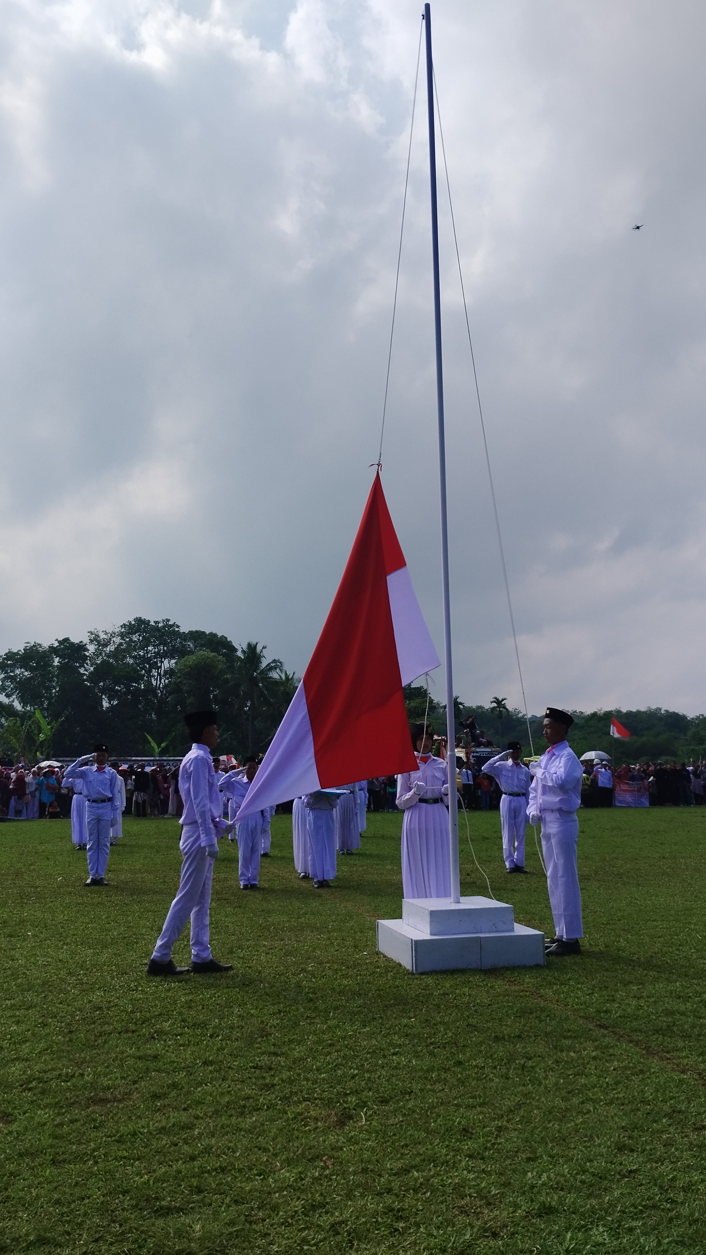 Kemeriahan dan Kekhidmatan Upa...